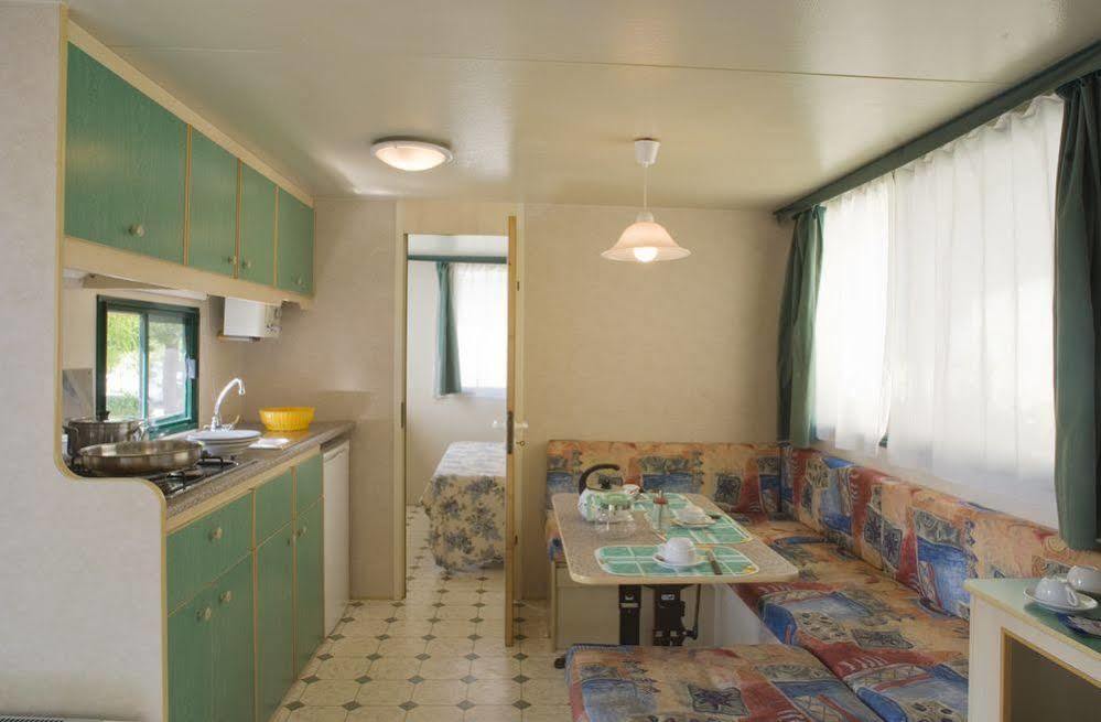 Happy Camp Mobile Homes In Camping Cisano San Vito Бардолино Екстериор снимка